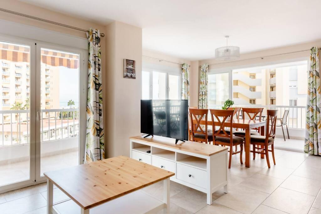 Amplio Con Vistas Al Mar Y Piscina En Benalmadena Apartment ภายนอก รูปภาพ