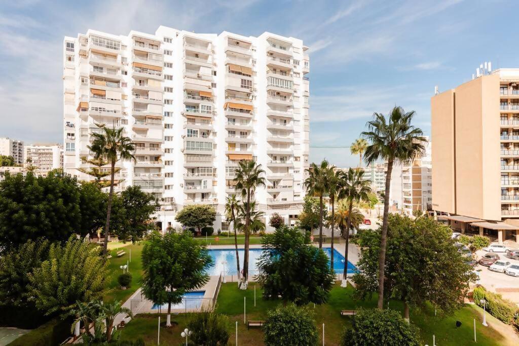 Amplio Con Vistas Al Mar Y Piscina En Benalmadena Apartment ภายนอก รูปภาพ