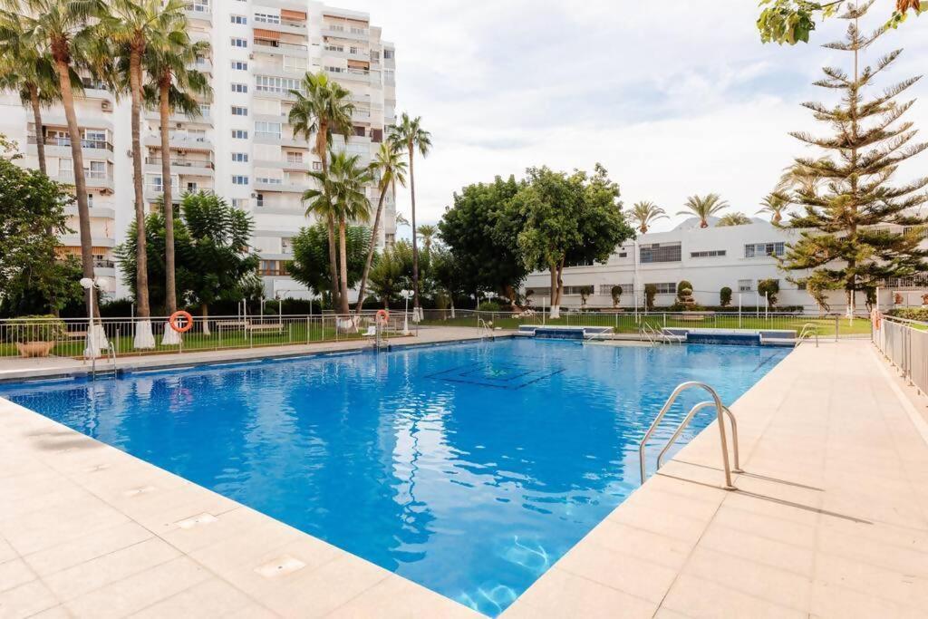 Amplio Con Vistas Al Mar Y Piscina En Benalmadena Apartment ภายนอก รูปภาพ